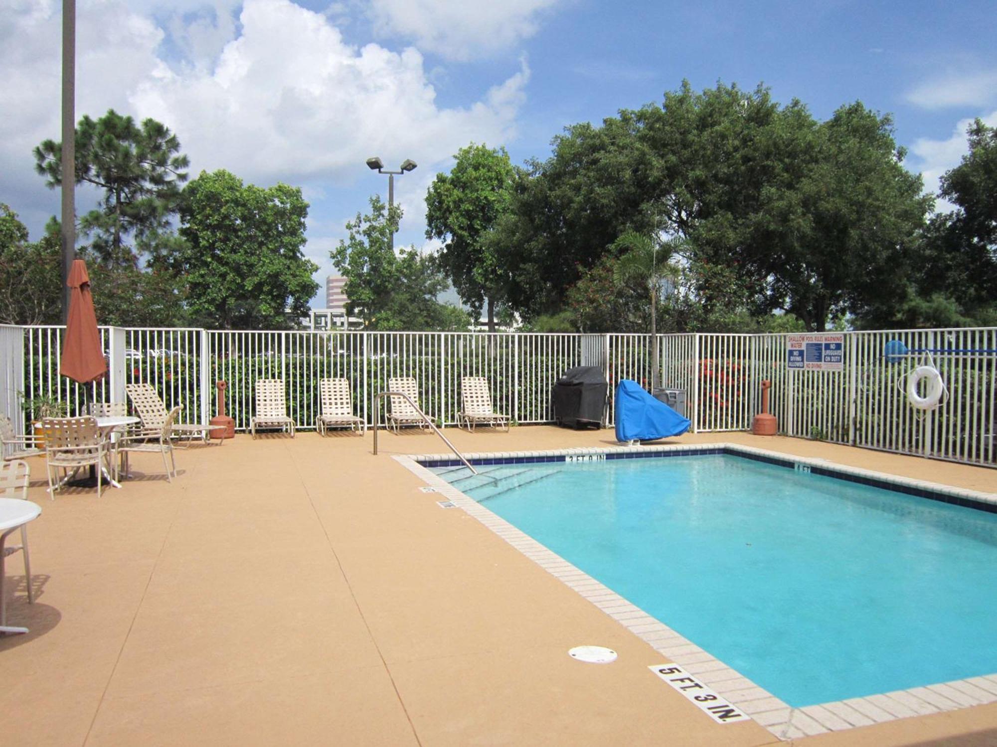Extended Stay America Suites - Fort Lauderdale - Cypress Creek - Nw 6Th Way Exterior foto
